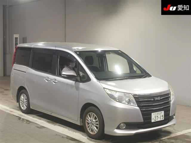 TOYOTA NOAH — фото