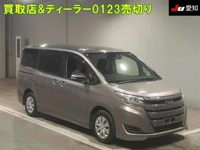 TOYOTA NOAH — фото