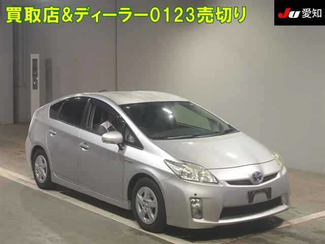 TOYOTA PRIUS — фото