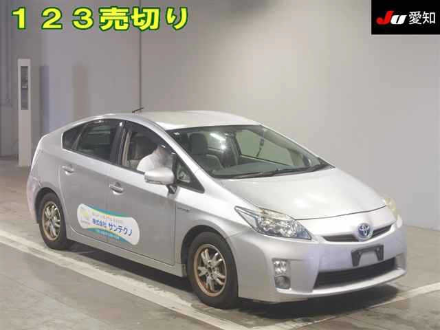 TOYOTA PRIUS — фото
