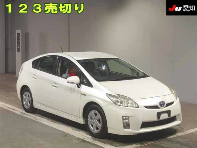 TOYOTA PRIUS — фото