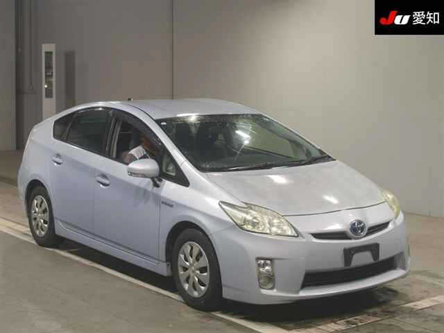 TOYOTA PRIUS — фото