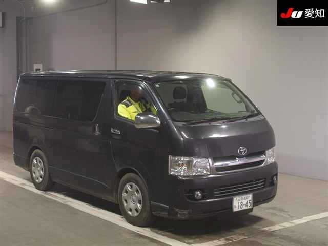 TOYOTA HIACE — фото