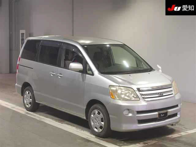 TOYOTA NOAH — фото