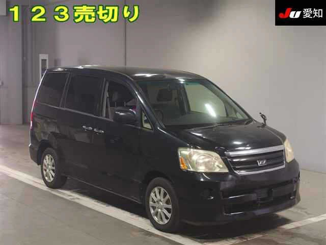 TOYOTA NOAH — фото