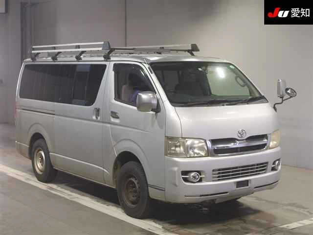 TOYOTA HIACE — фото