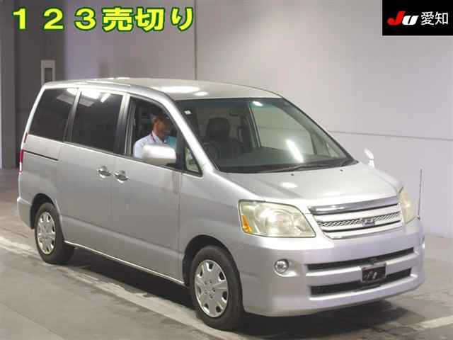 TOYOTA NOAH — фото