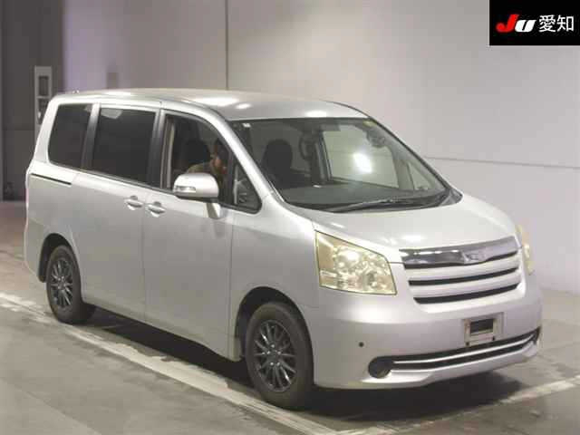 TOYOTA NOAH — фото