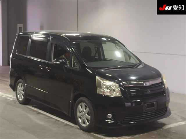 TOYOTA NOAH — фото
