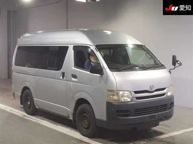 TOYOTA HIACE — фото