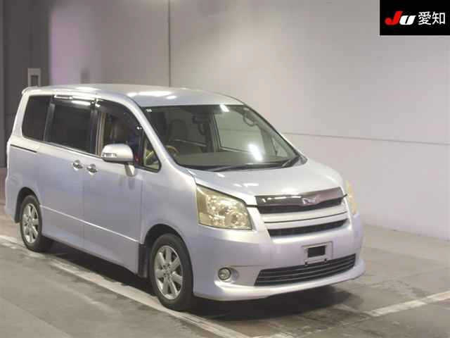 TOYOTA NOAH — фото