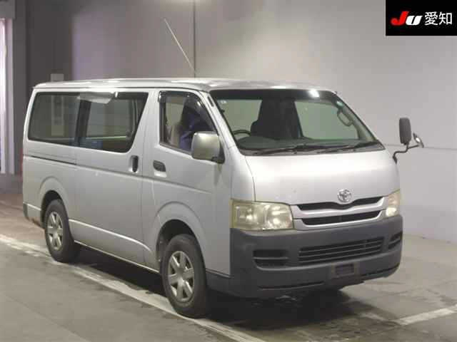 TOYOTA HIACE — фото