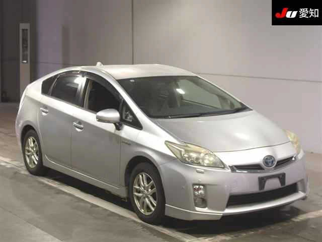TOYOTA PRIUS — фото