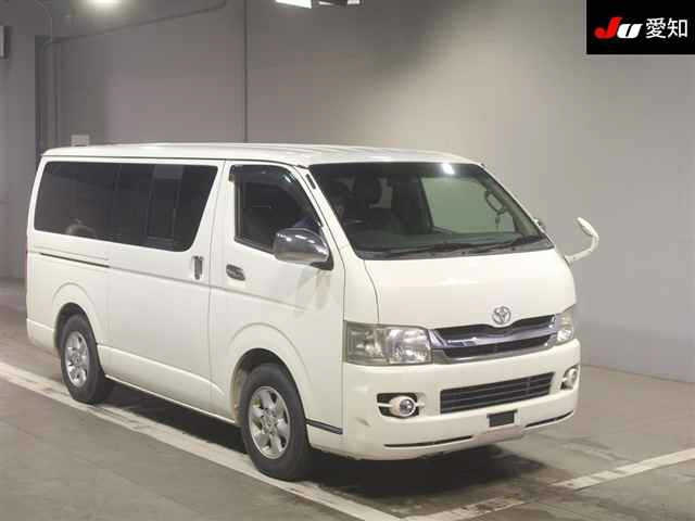 TOYOTA HIACE — фото