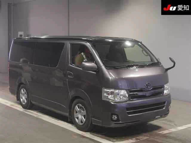 TOYOTA HIACE — фото