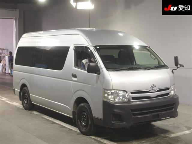 TOYOTA HIACE — фото