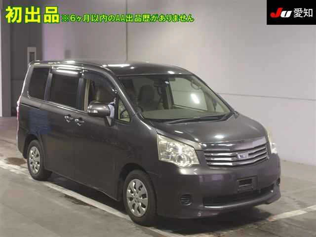 TOYOTA NOAH — фото