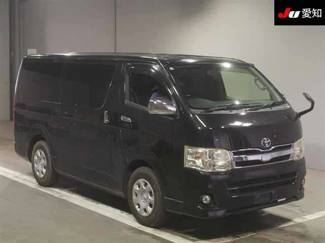 TOYOTA HIACE — фото