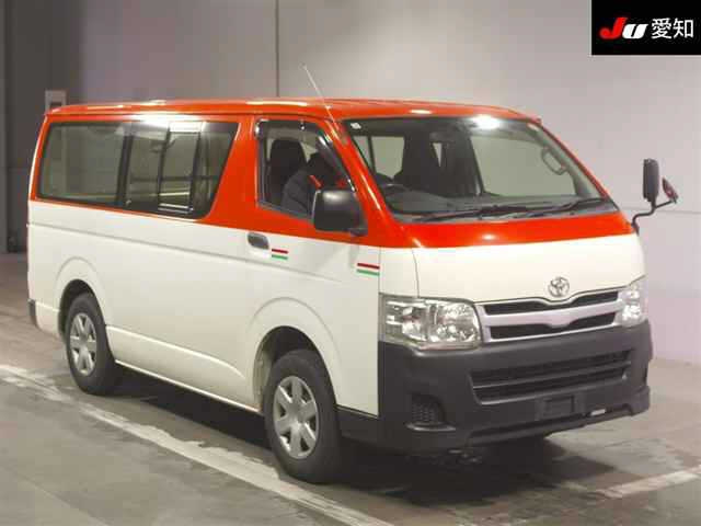 TOYOTA HIACE — фото