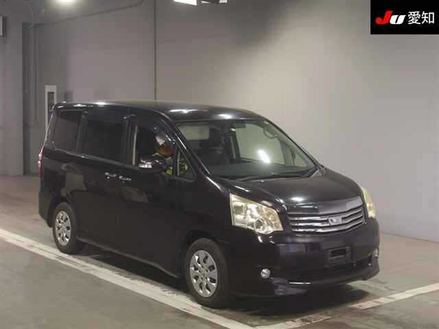 TOYOTA NOAH — фото