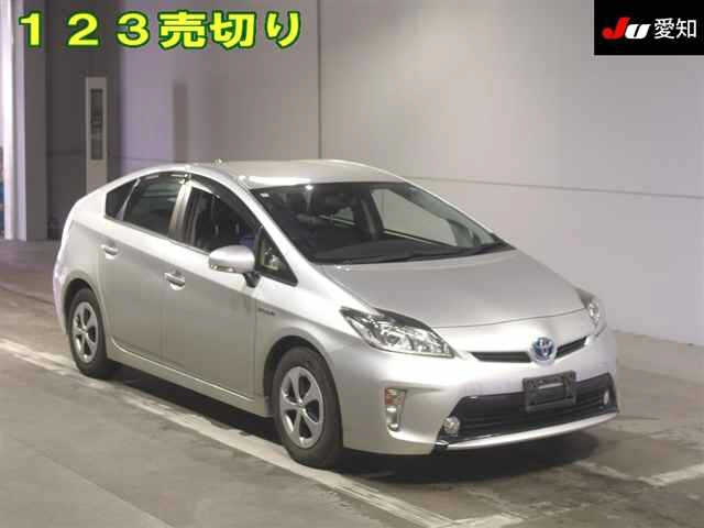 TOYOTA PRIUS — фото