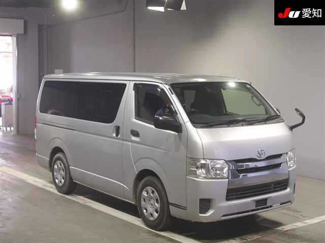 TOYOTA HIACE — фото