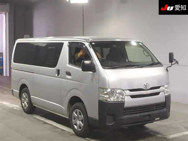TOYOTA HIACE — фото