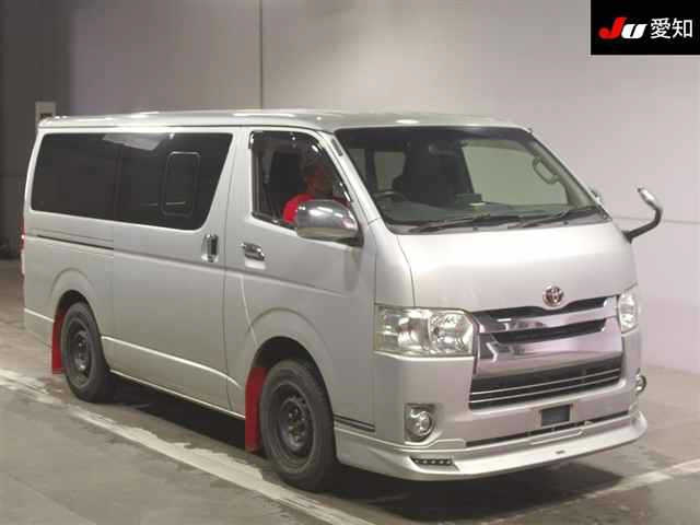 TOYOTA HIACE — фото