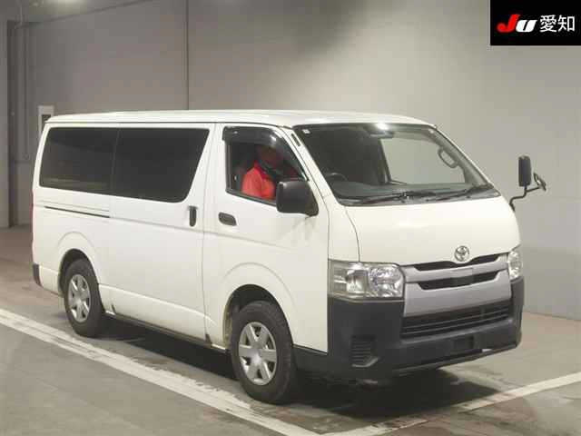 TOYOTA HIACE — фото