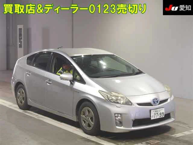TOYOTA PRIUS — фото