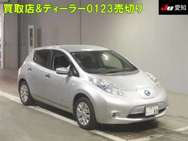 NISSAN LEAF — фото