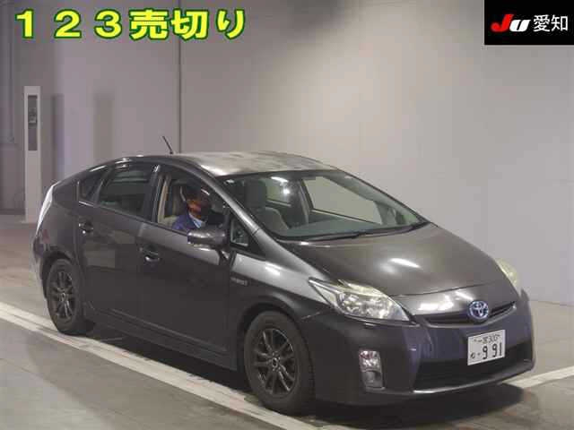 TOYOTA PRIUS — фото