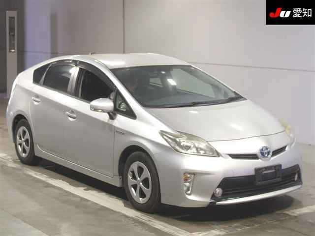 TOYOTA PRIUS — фото