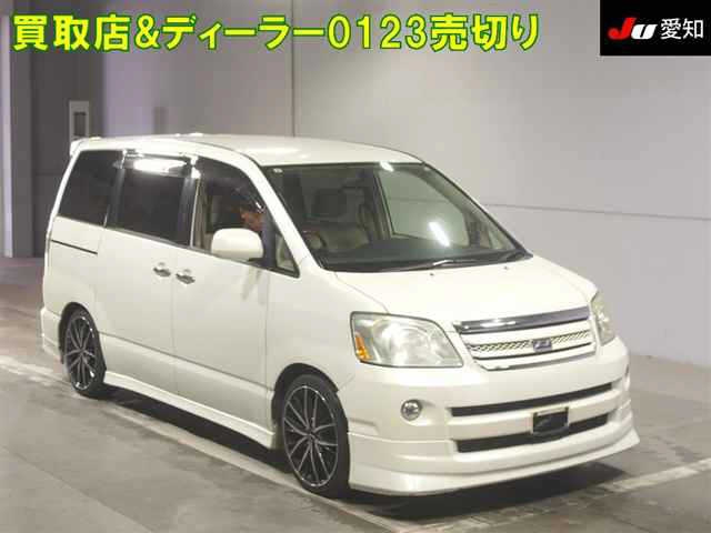 TOYOTA NOAH — фото