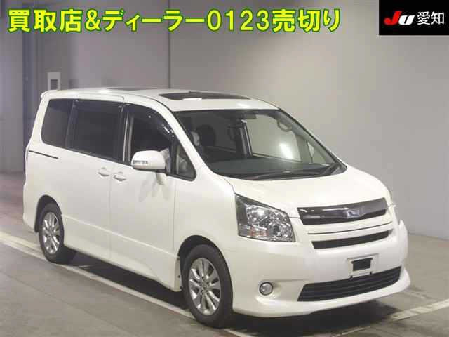 TOYOTA NOAH — фото