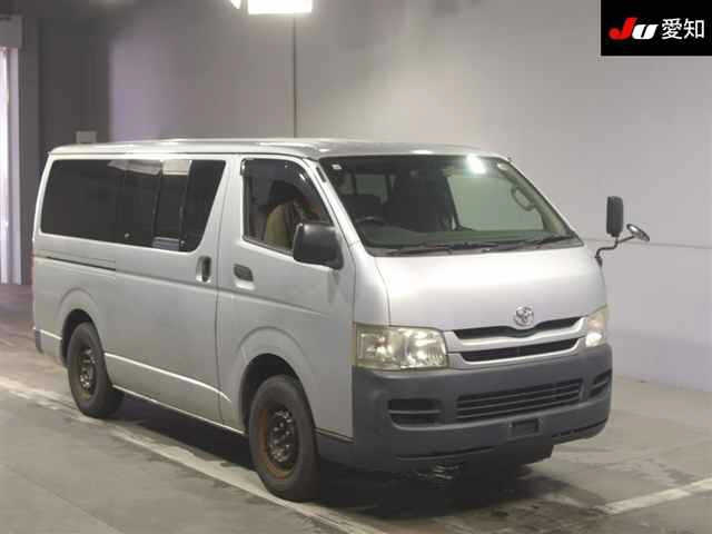 TOYOTA HIACE — фото