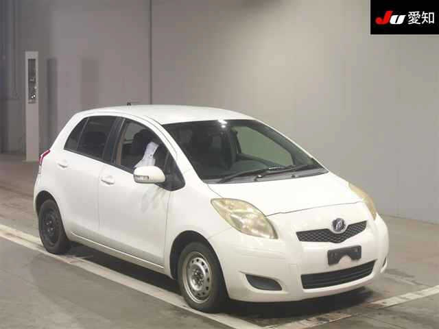 TOYOTA VITZ — фото