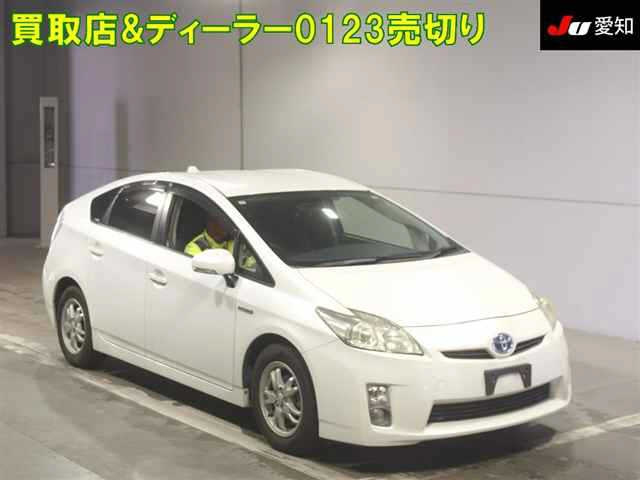 TOYOTA PRIUS — фото