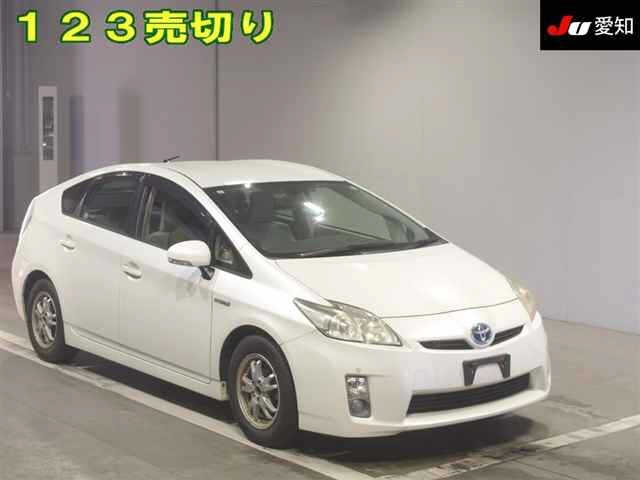 TOYOTA PRIUS — фото