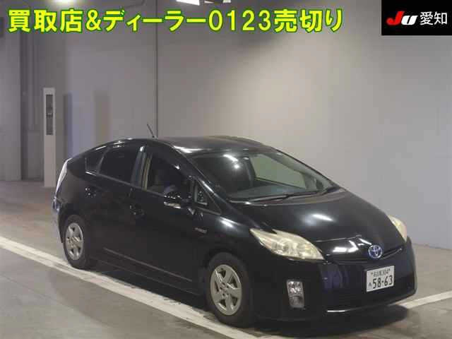TOYOTA PRIUS — фото