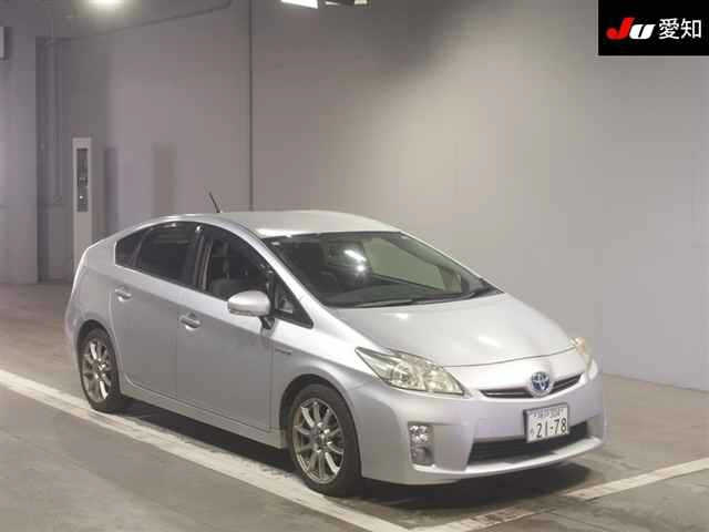 TOYOTA PRIUS — фото