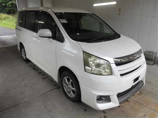 TOYOTA NOAH — фото