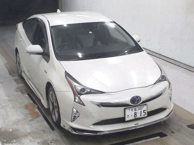 TOYOTA PRIUS — фото