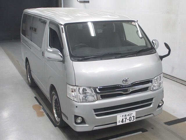 TOYOTA HIACE — фото