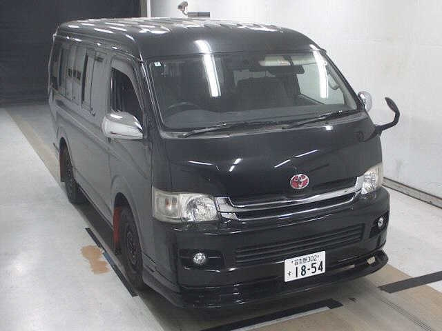 TOYOTA HIACE — фото