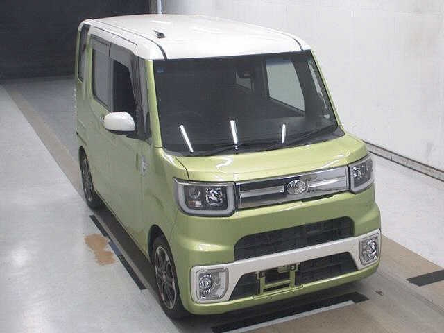 TOYOTA PIXIS — фото
