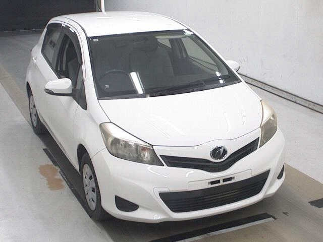 TOYOTA VITZ — фото
