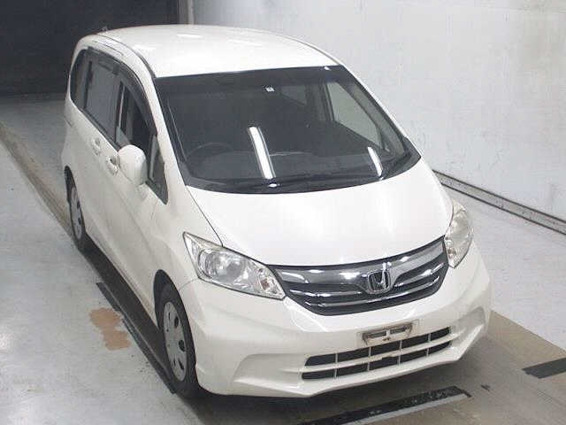 HONDA FREED — фото