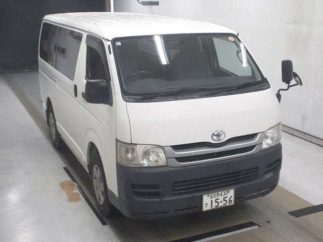 TOYOTA HIACE — фото