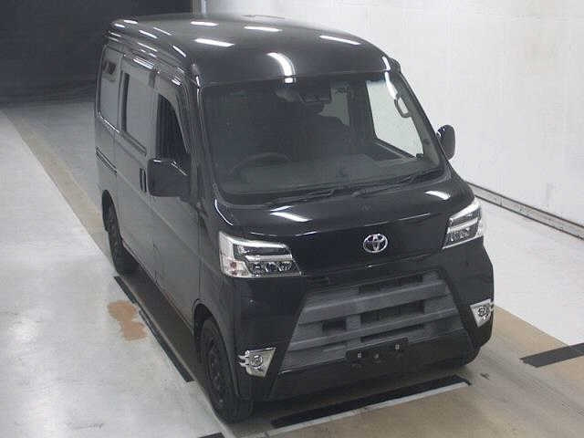 TOYOTA PIXIS — фото